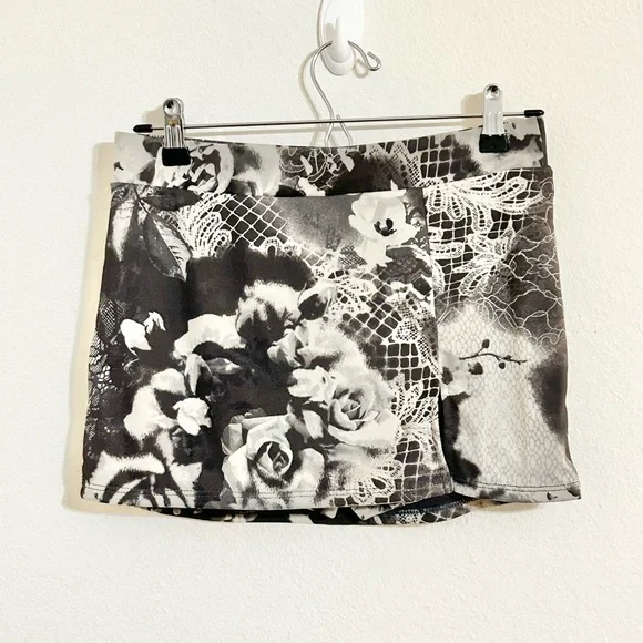 Urban Outfitters Grace Mesh Printed Micro Mini Skort Urban Outfitters - Picture 5 of 9